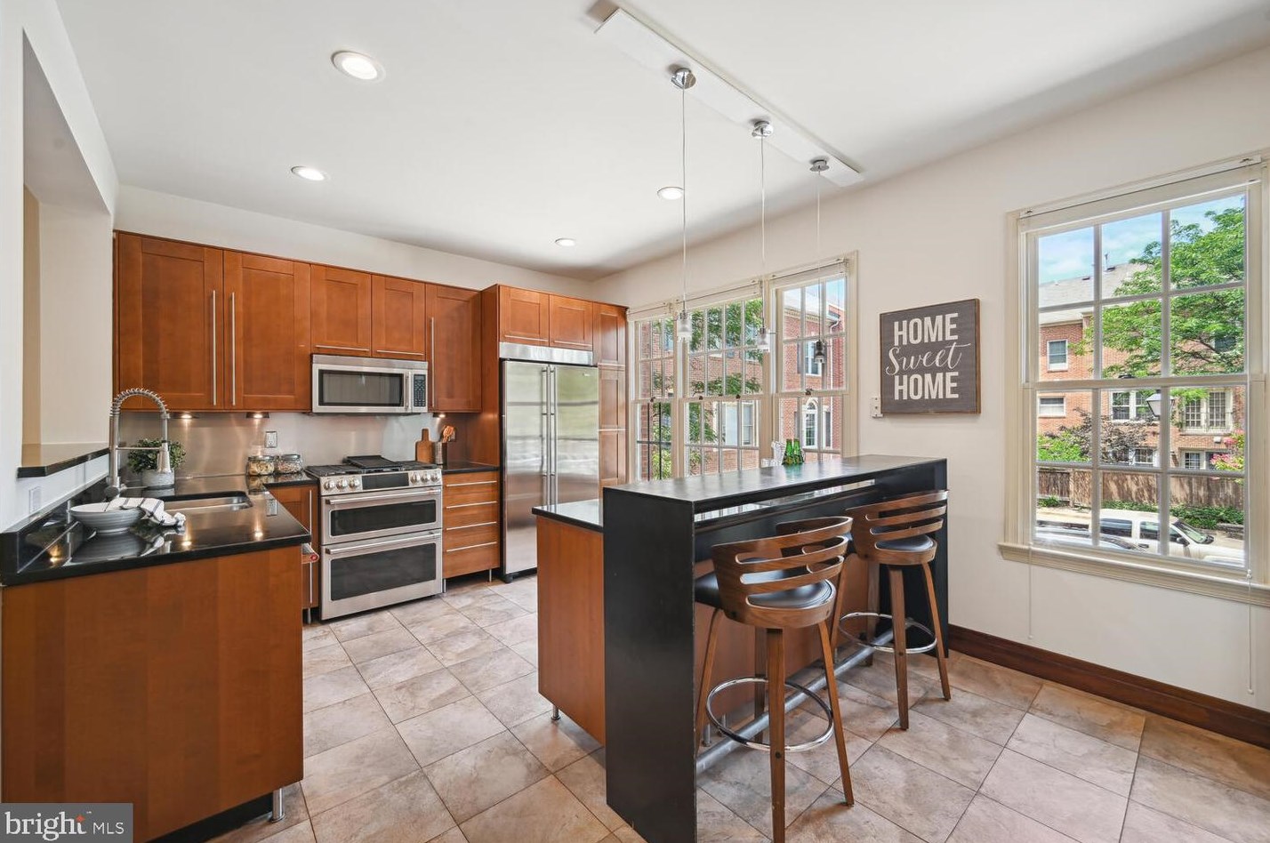 1140 Vernon St, Arlington VA  22201-5756 exterior