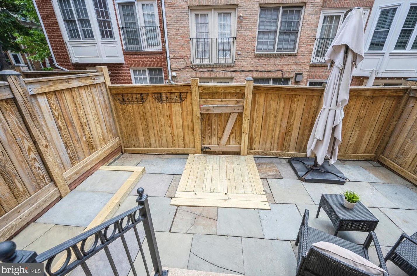 1140 Vernon St, Arlington VA  22201-5756 exterior