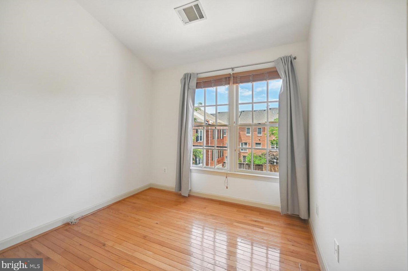 1140 Vernon St, Arlington VA  22201-5756 exterior