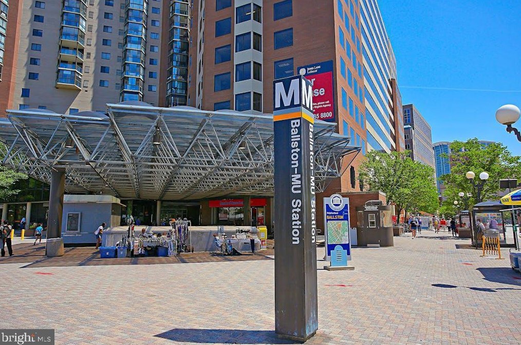 1140 Vernon St, Arlington VA  22201-5756 exterior