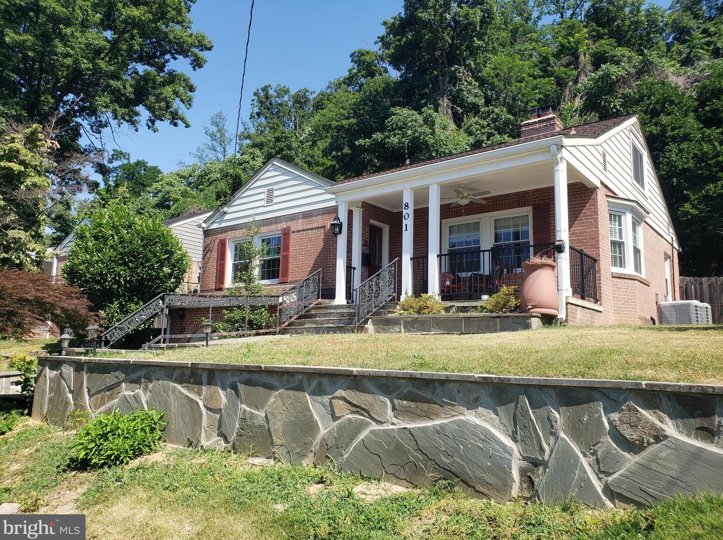 801 31st St, Arlington VA  22202-2318 exterior