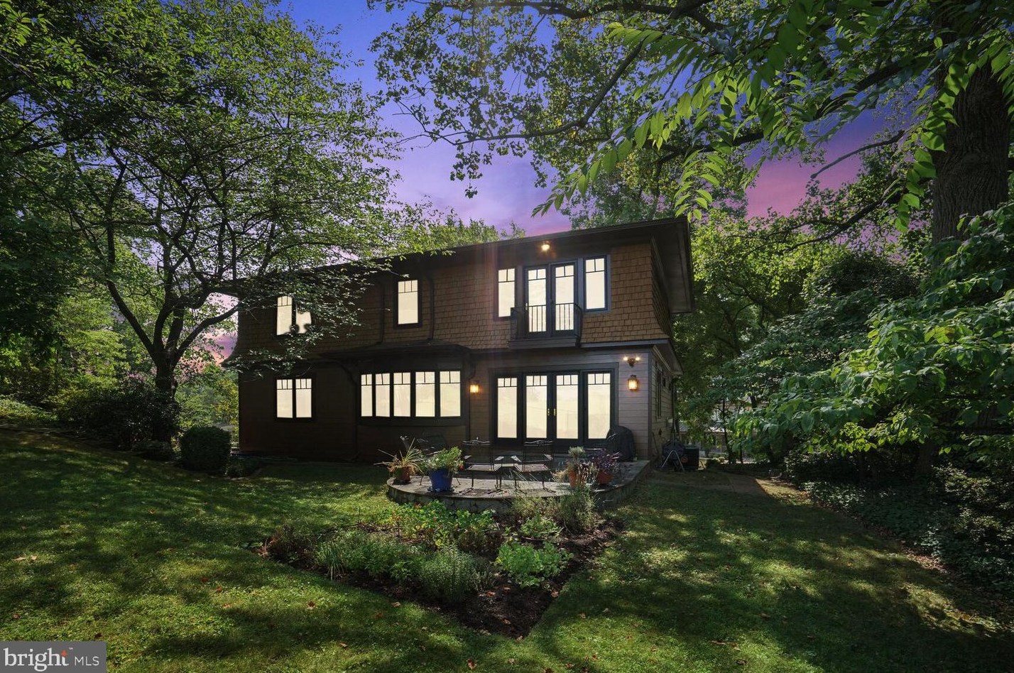 3111 Taylor St, Arlington, VA 22207-4119