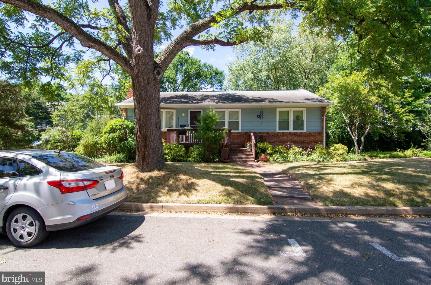 2209 18th St, Arlington, VA 22201-3504