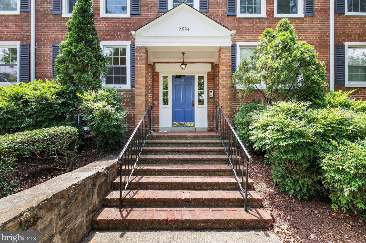 2824 Abingdon St, Arlington, VA 22206-1359