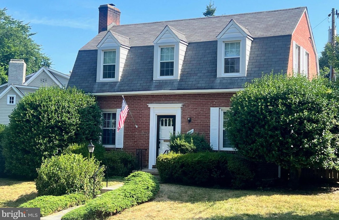 1811 Edgewood St, Arlington VA  22201-4039 exterior