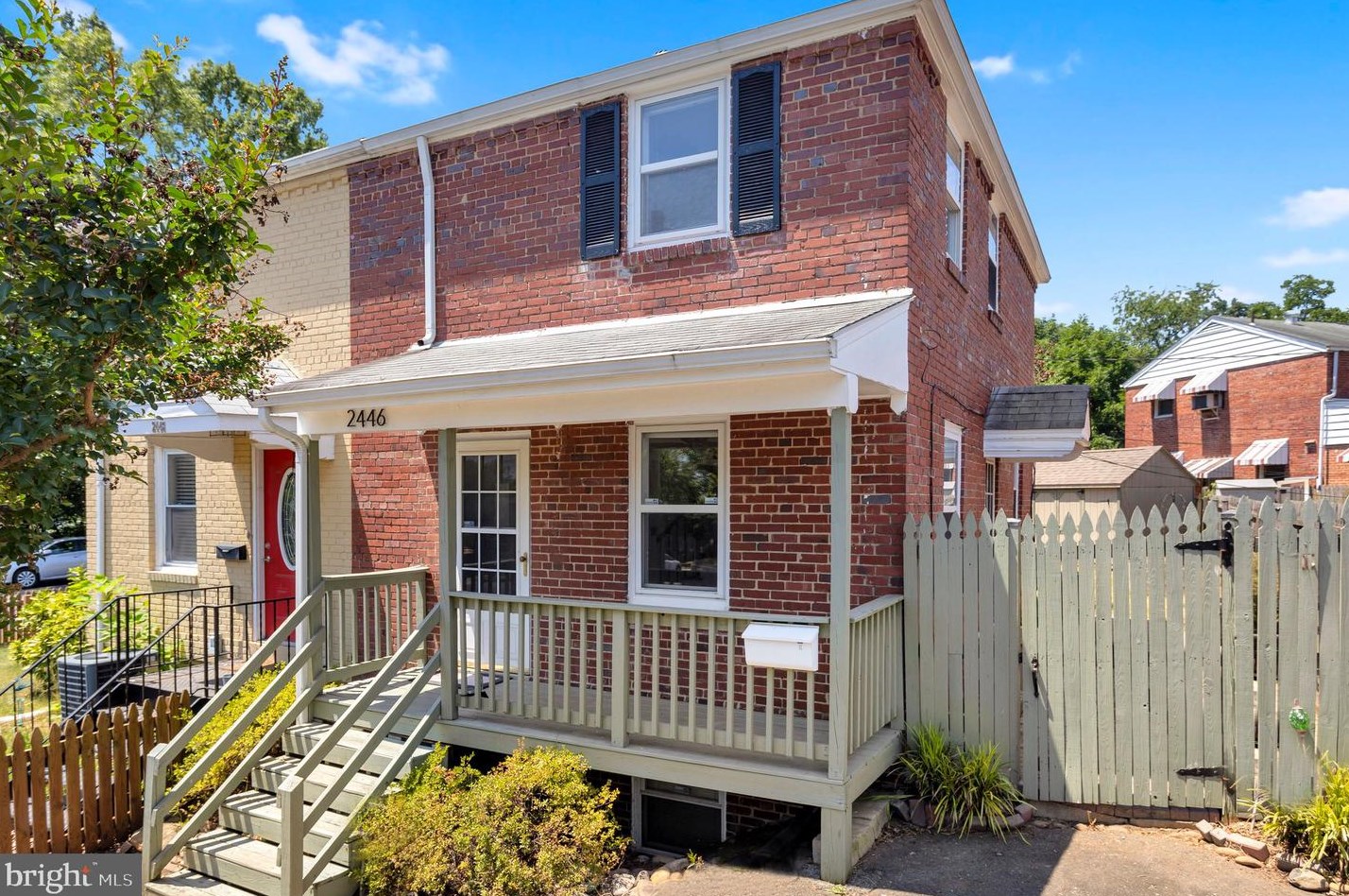2446 S Nelson St, Arlington, VA 22207