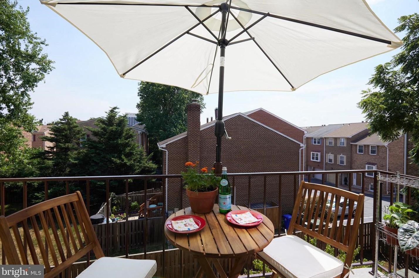 941 Scott St, Arlington, VA 22204-4526