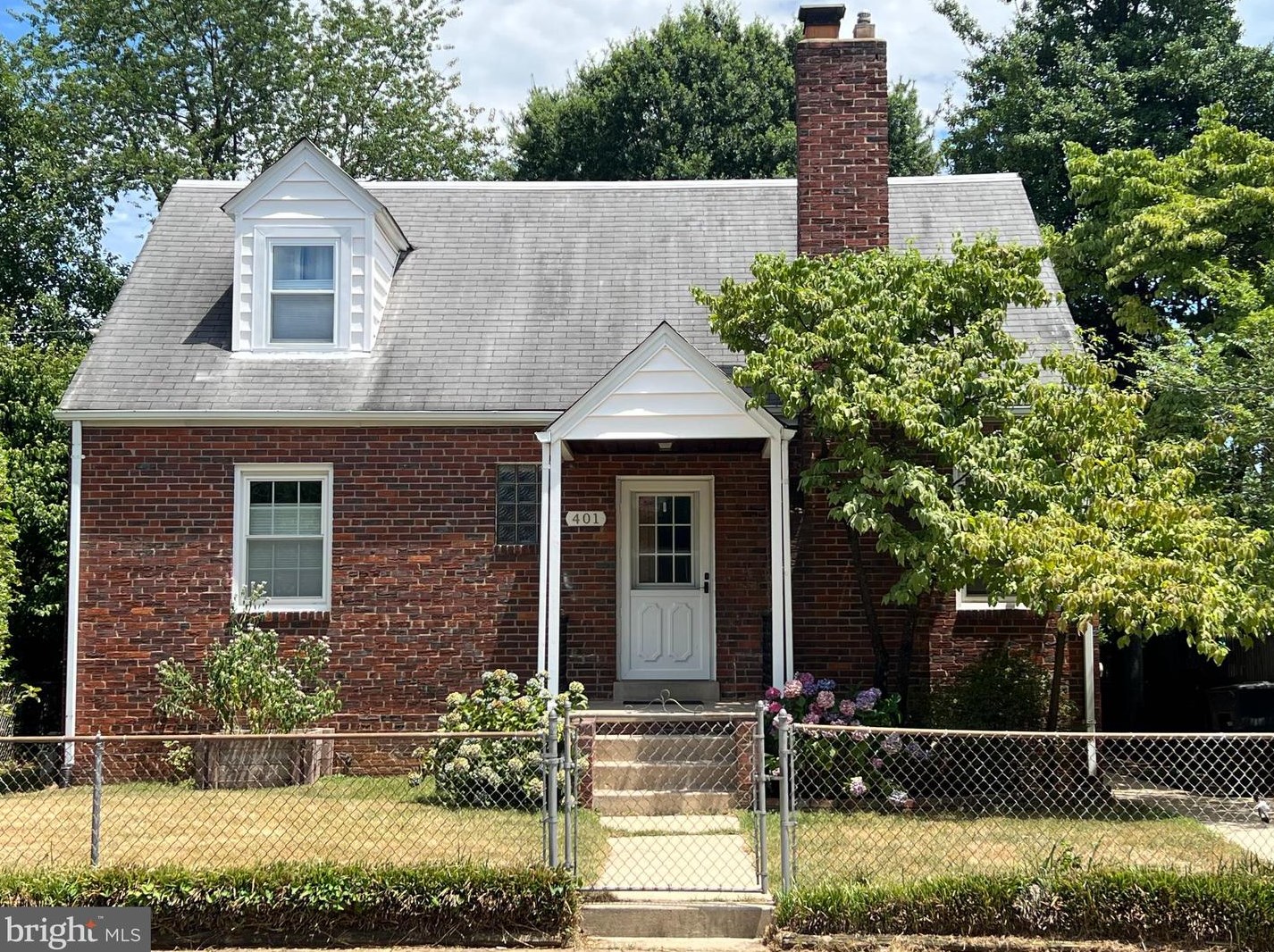 401 S Adams St, Arlington, VA 22204