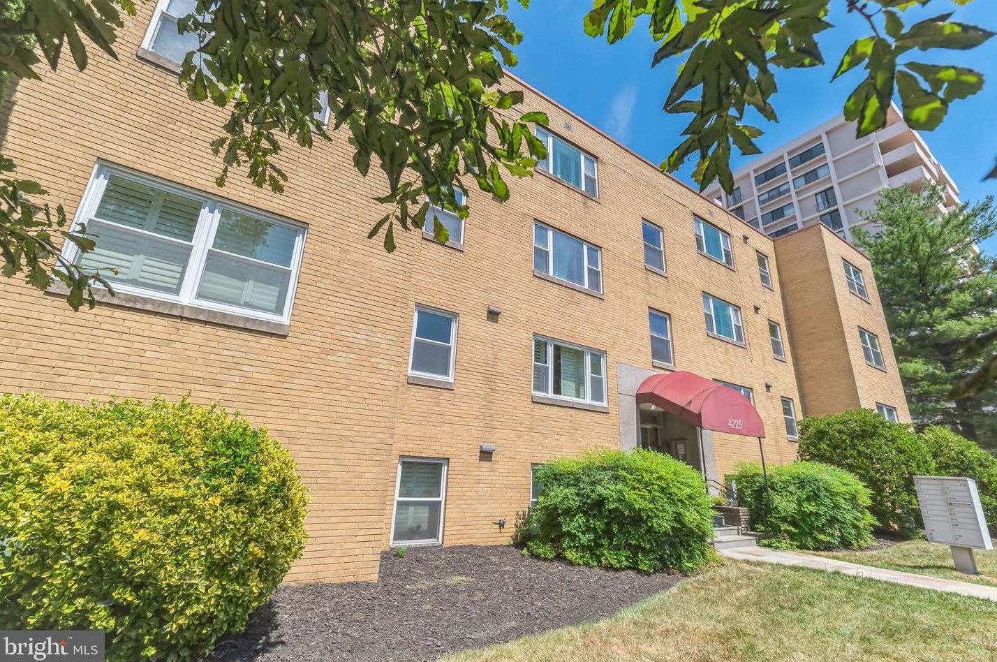 4225 N Henderson Rd #103, Arlington, VA 22203