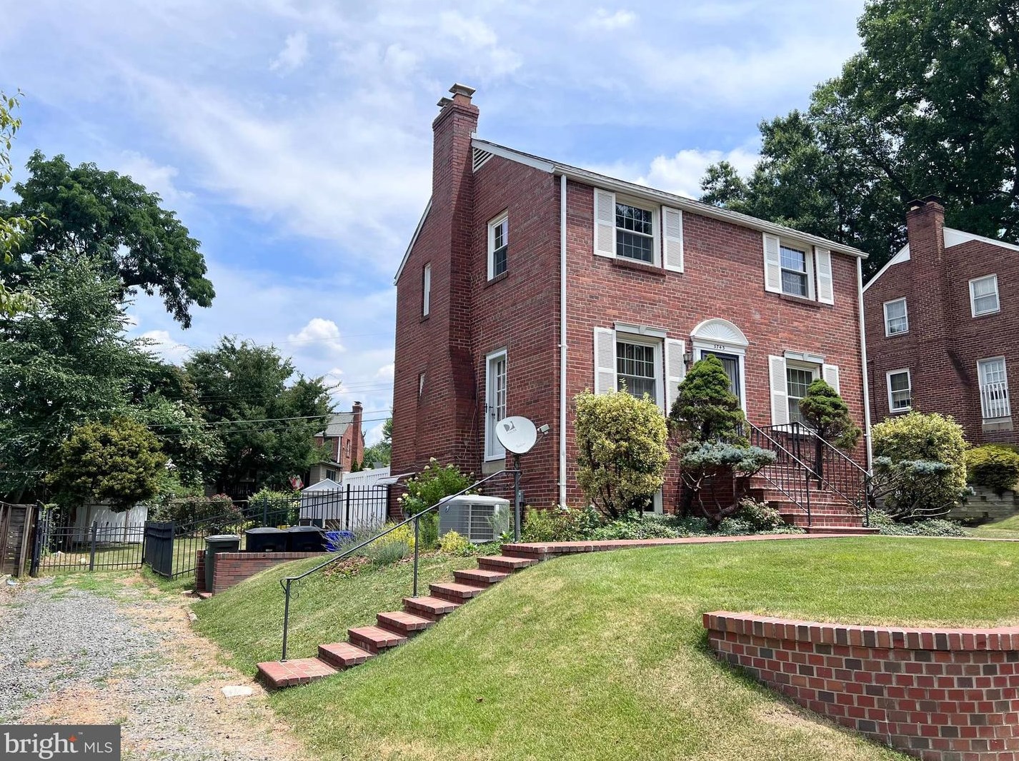 5743 16th St N, Arlington, VA 22205