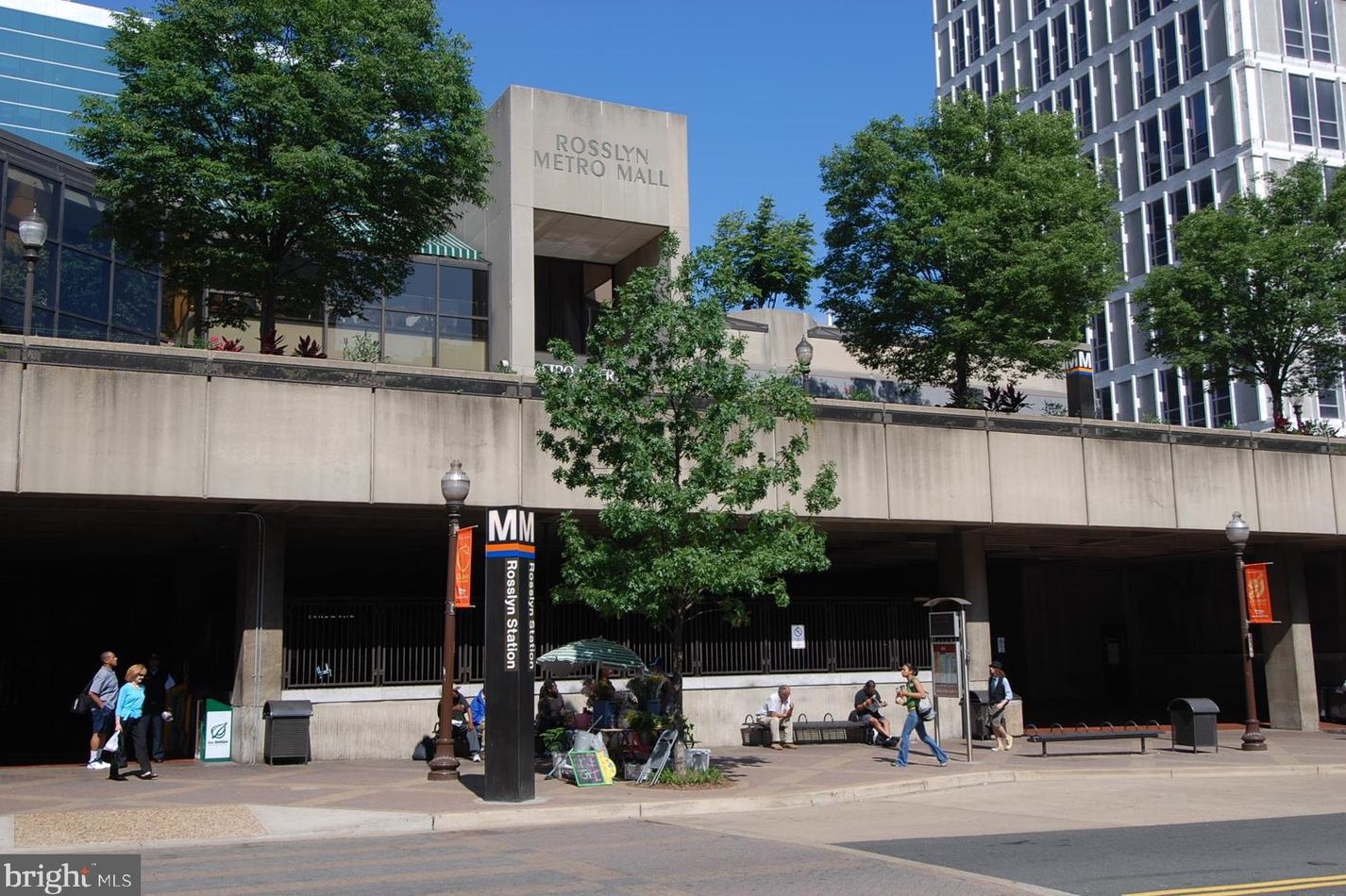 1600 Oak St, Arlington VA  22209-2751 exterior