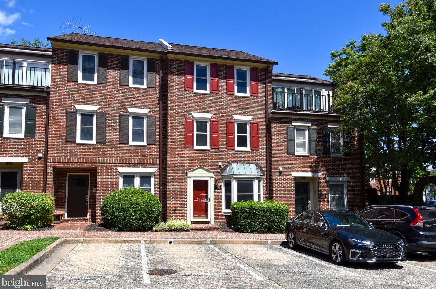 1152 N Taylor St, Arlington, VA 22201
