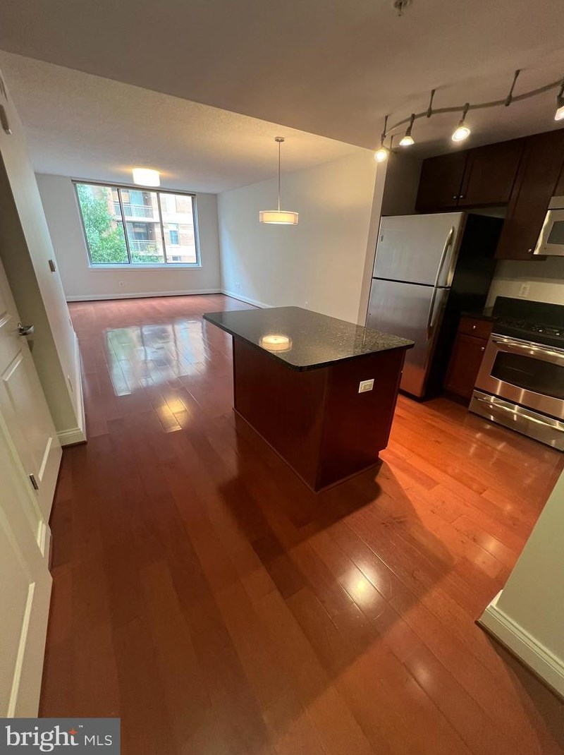1020 N Highland St #403, Arlington, VA 22201