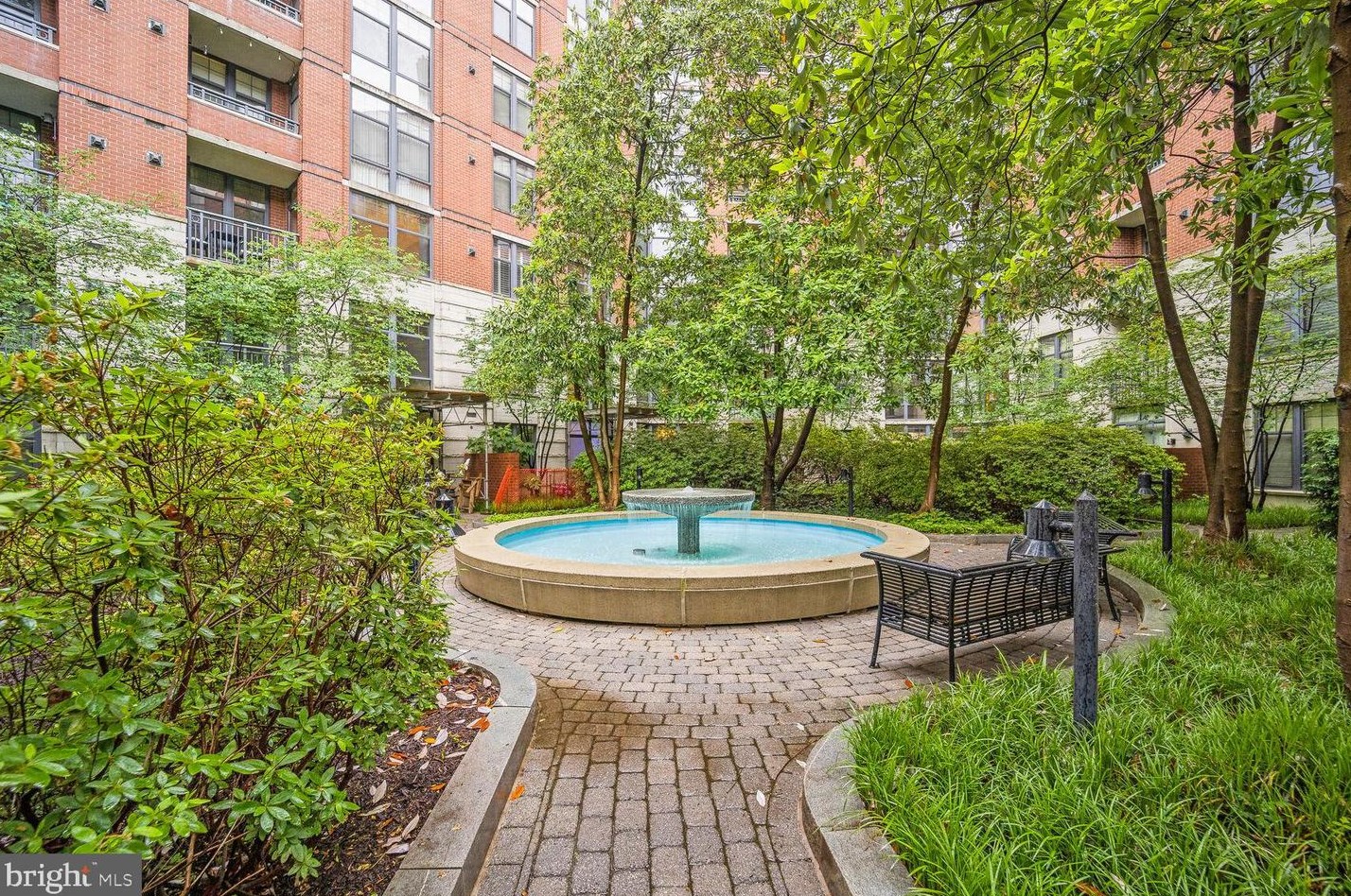 1021 Garfield St, Arlington VA  22201-2168 exterior