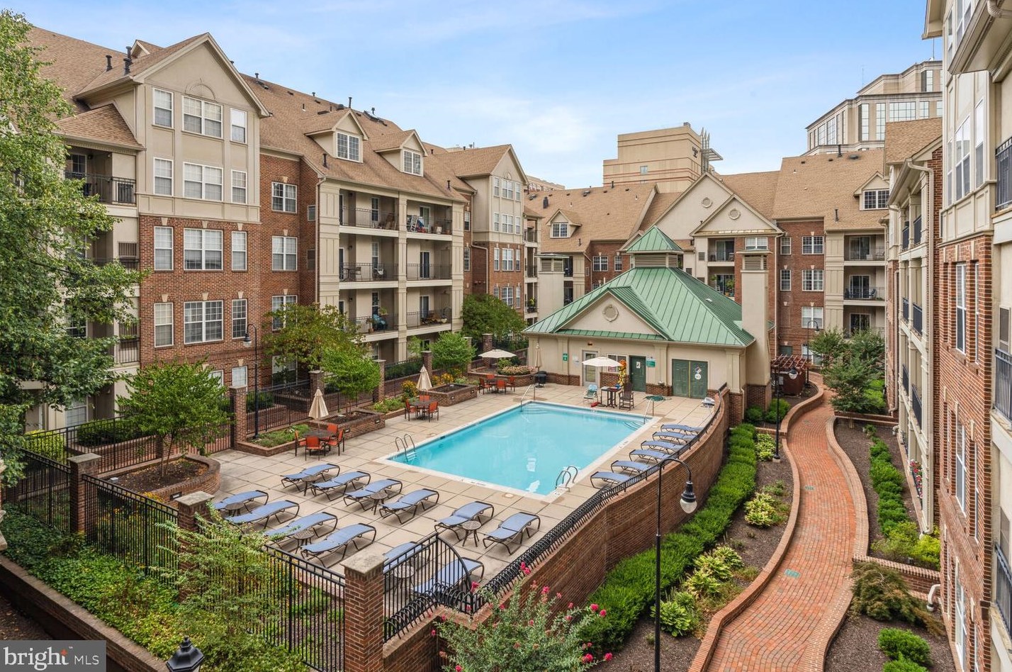 1276 Wayne St, Arlington VA  22201-5848 exterior