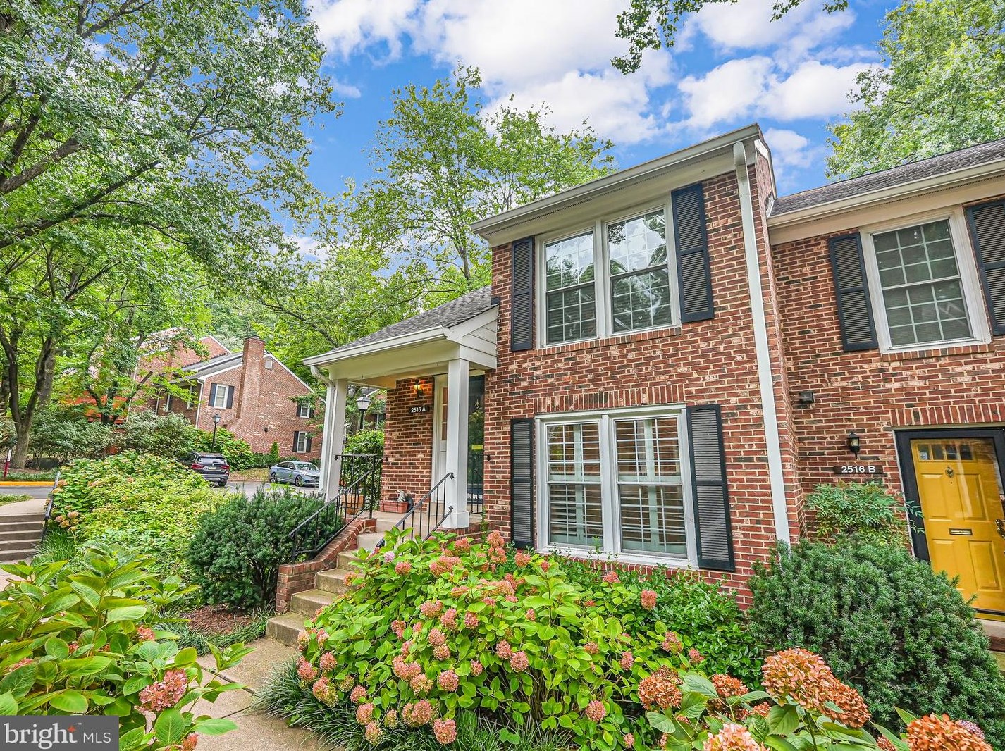 2516 Walter Reed Dr, Arlington, VA 22206-1262