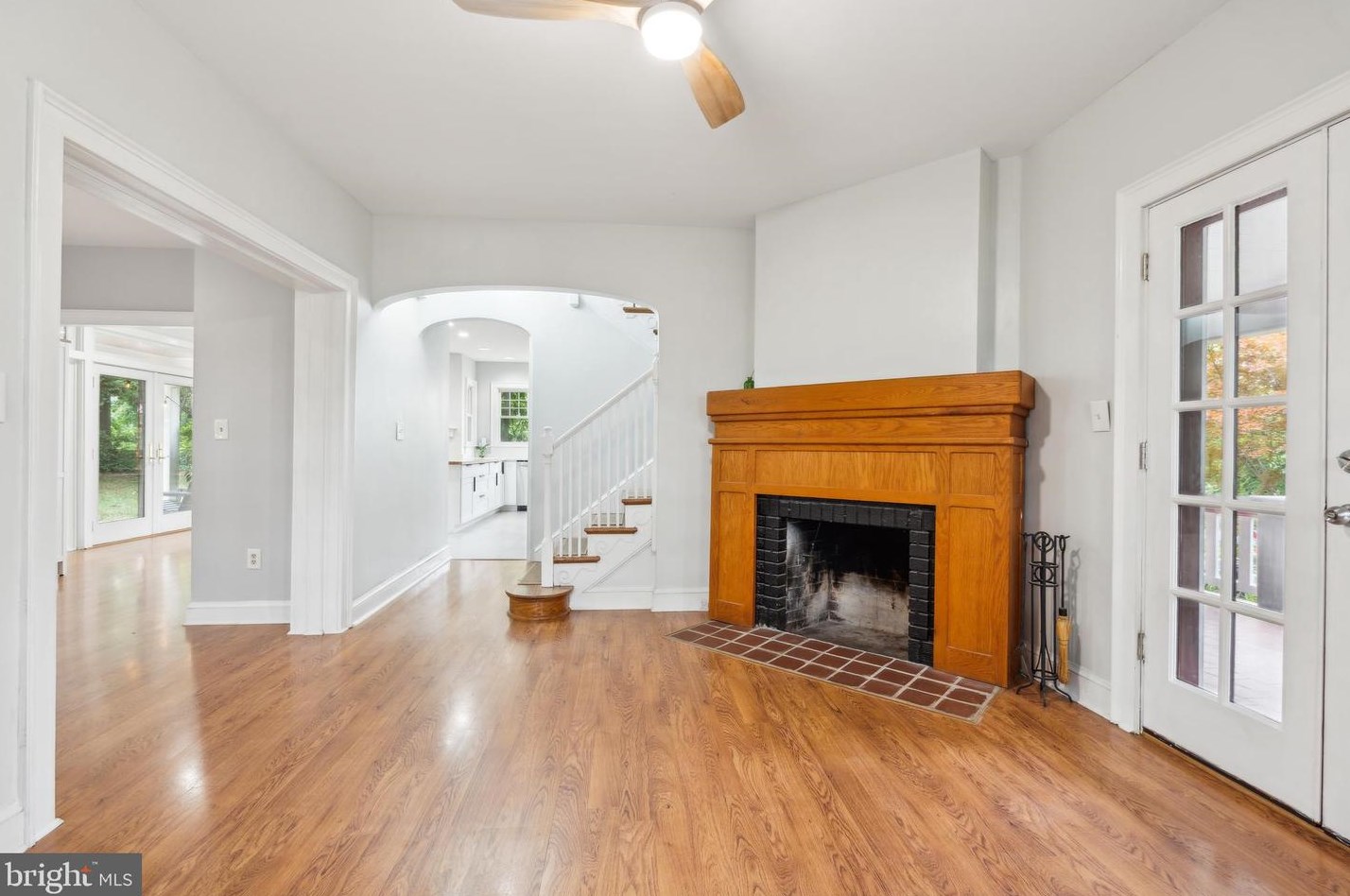 2114 Pollard St, Arlington, VA 22204-5418