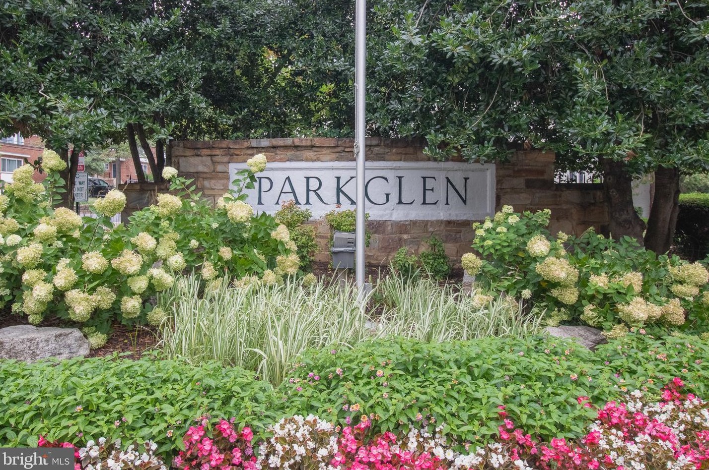 816 Arlington Mill Dr, Arlington VA  22204-2927 exterior