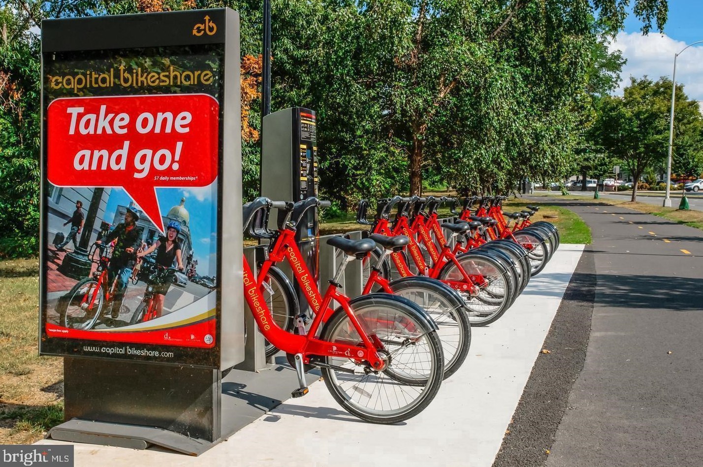 1401 Edgewood St, Arlington VA  22204-4952 exterior