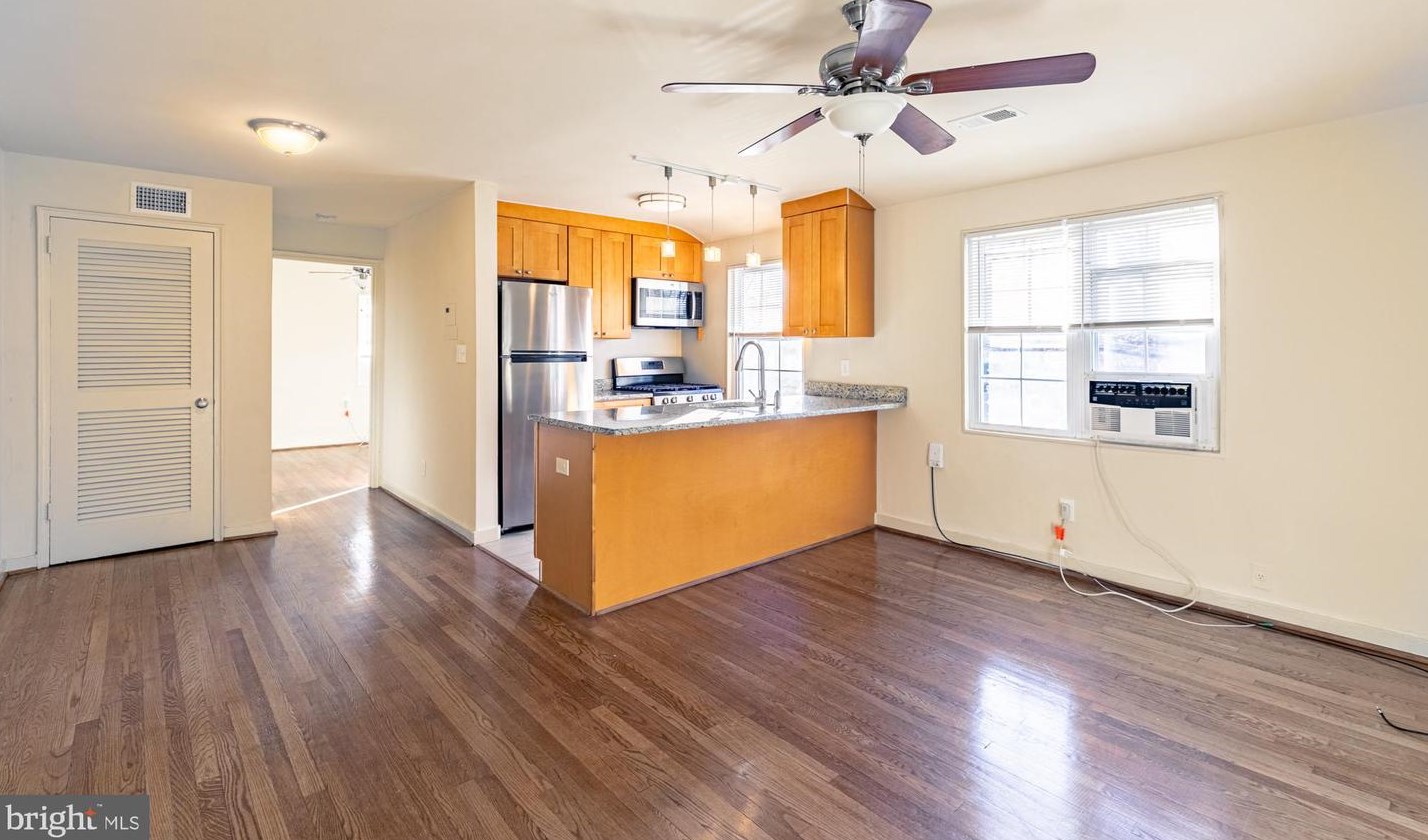 131 Courthouse Rd, Arlington, VA 22204-1973