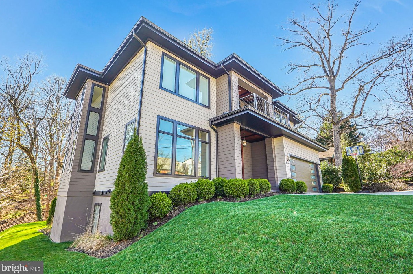 3036 Pollard St, Arlington, VA 22207-4138