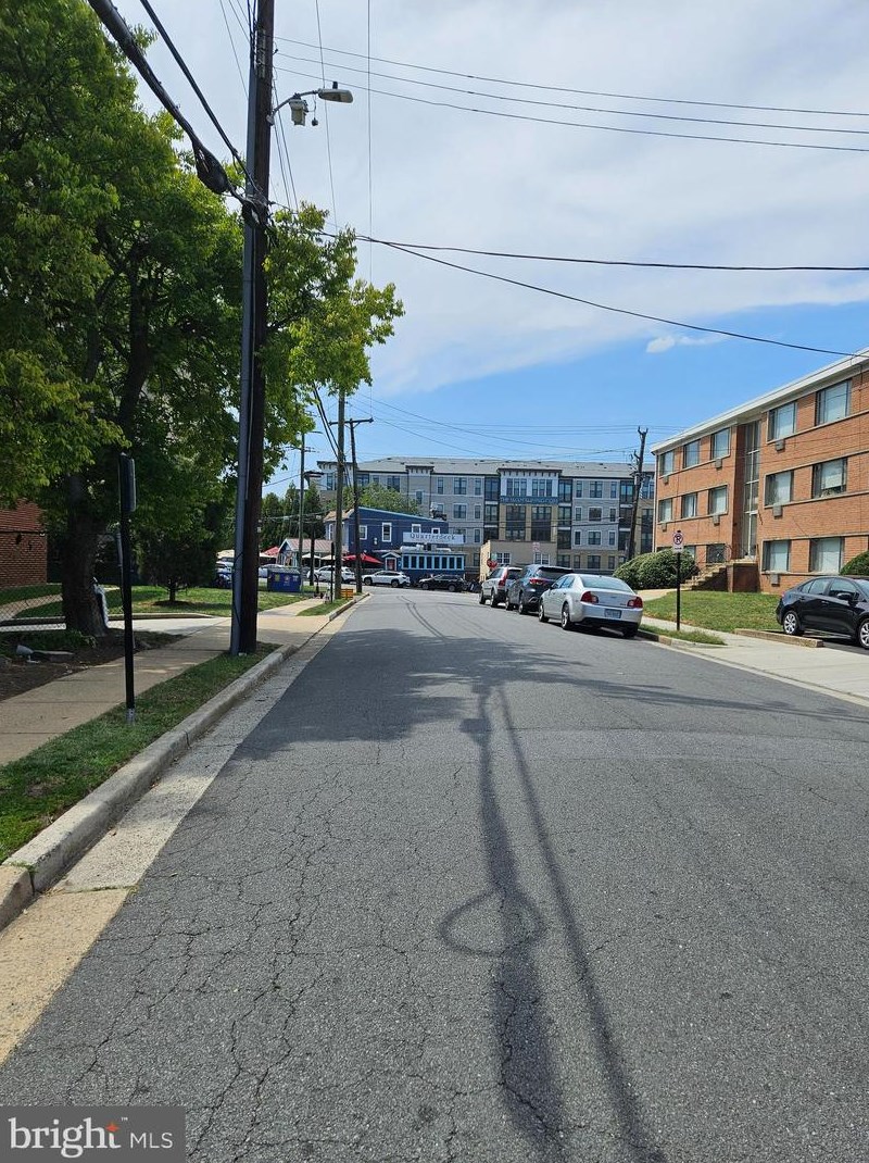 1510 12th St, Arlington VA  22209-3632 exterior