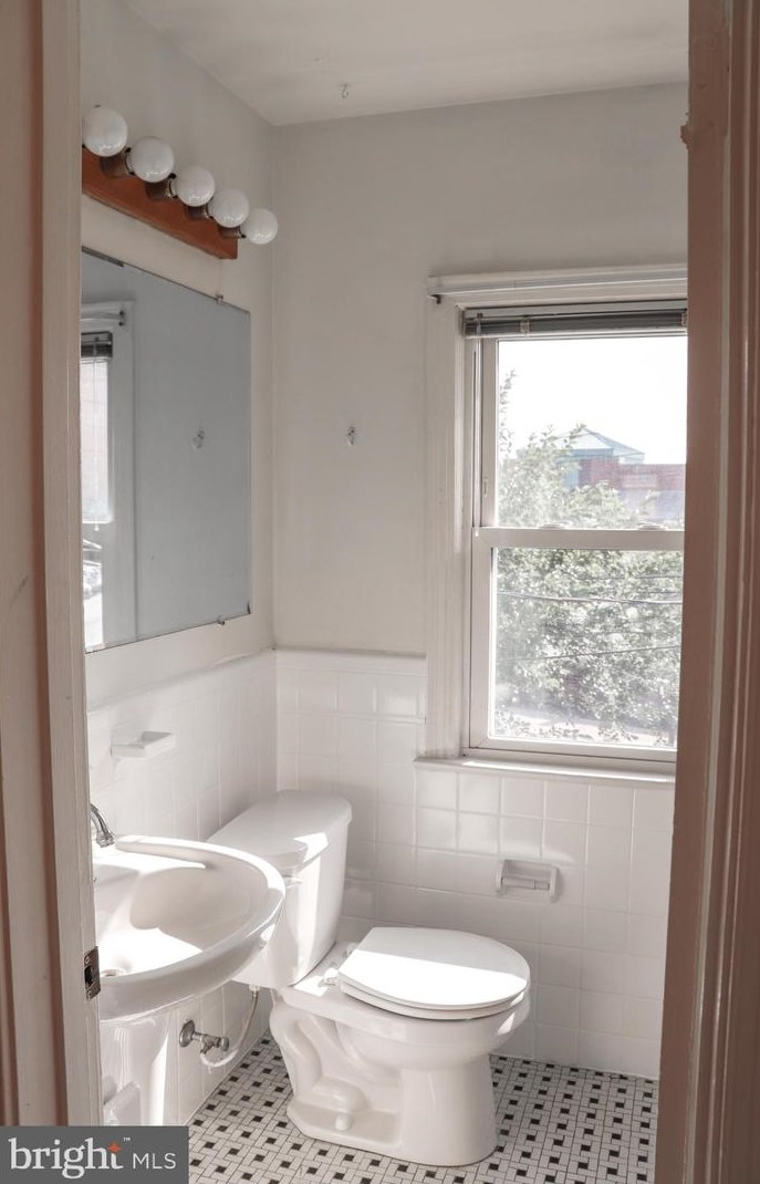 1039 Monroe St, Arlington, VA 22201-4503