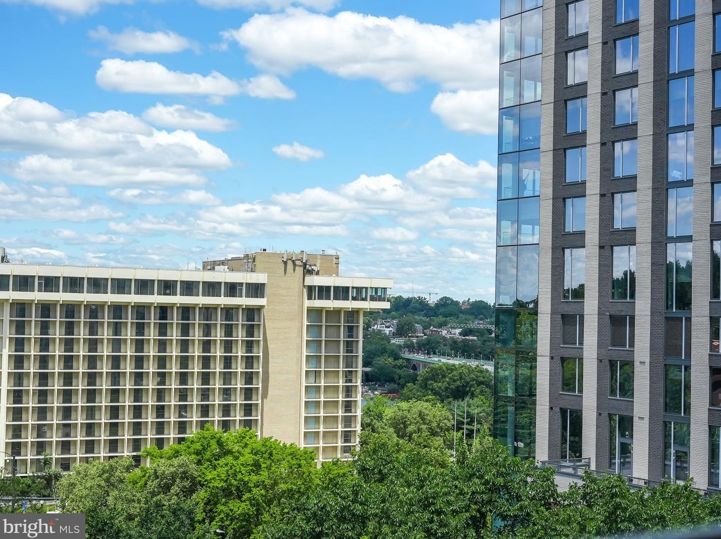 1555 Colonial Ter, Arlington VA  22209-1453 exterior
