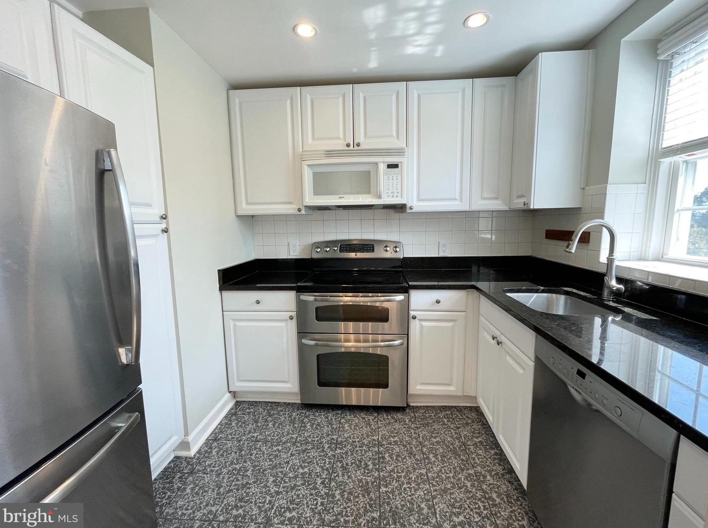 3052 S Buchanan St #c2, Arlington, VA 22206