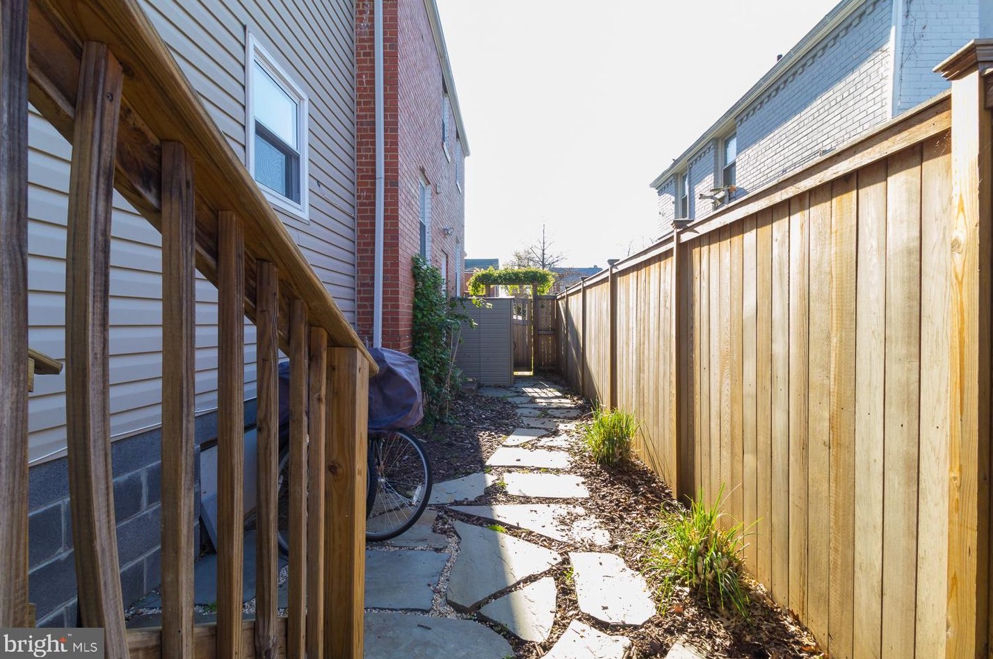 3723 S Four Mile Run Dr, Arlington, VA 22206