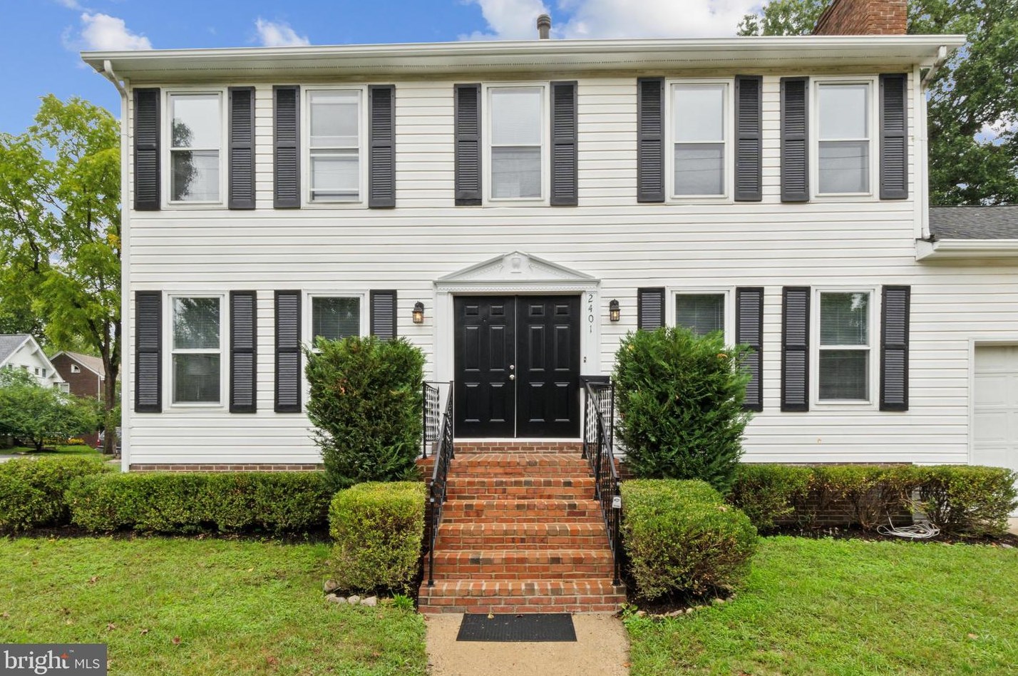 2401 Grant St, Arlington, VA 22202-2546