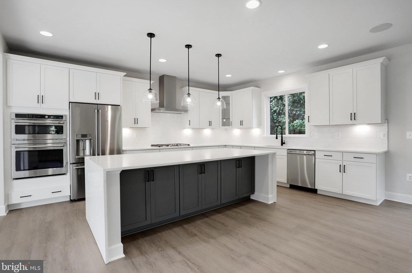 910 Scott St, Arlington, VA 22204-4527
