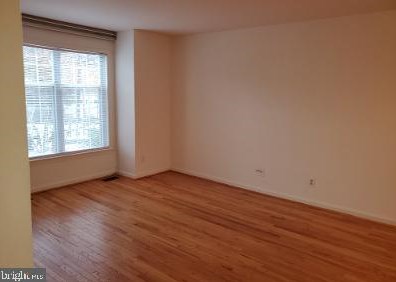 1220 Vernon St, Arlington VA  22201-4832 exterior