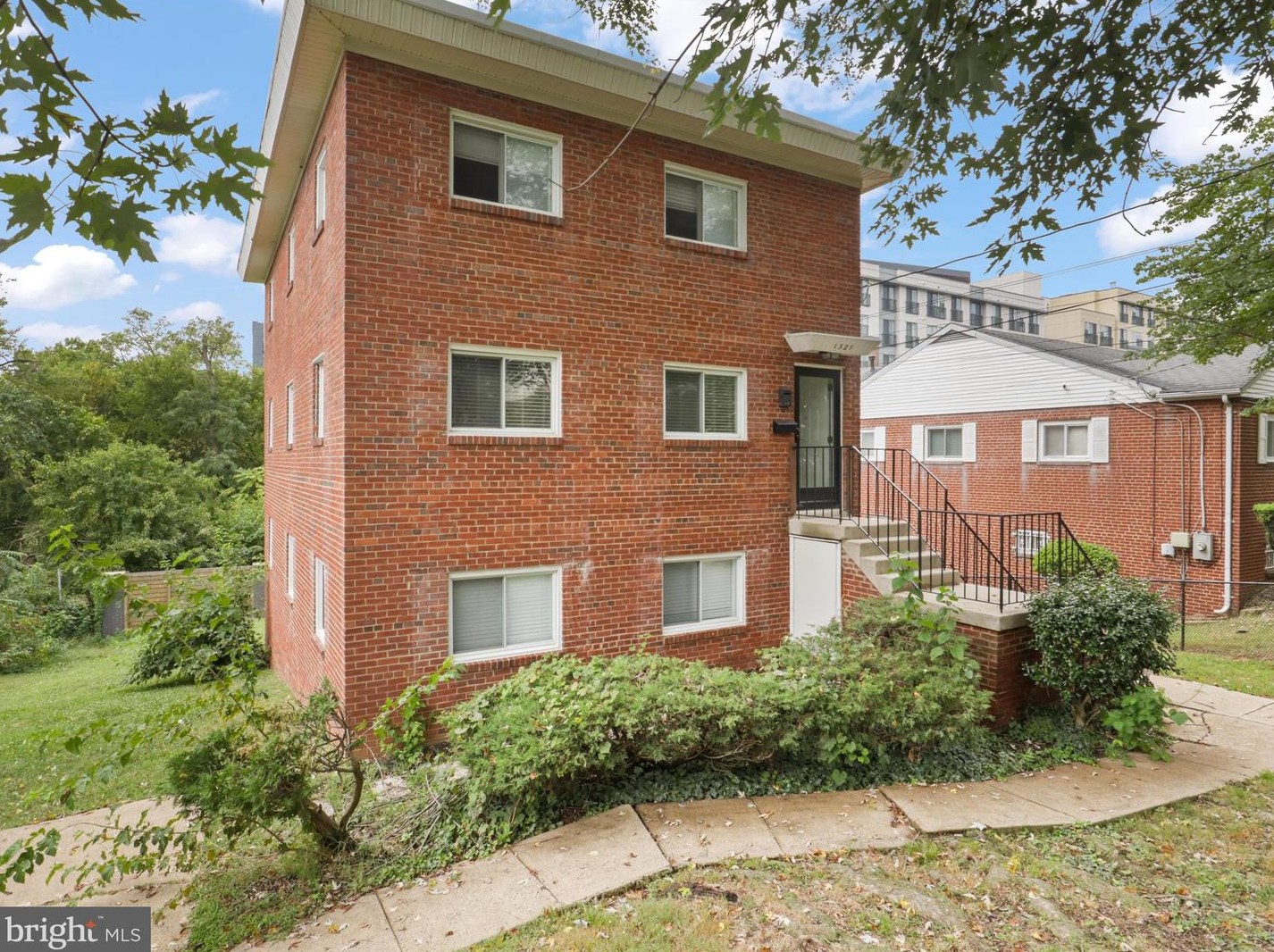 1321 Rolfe St, Arlington, VA 22204-4749