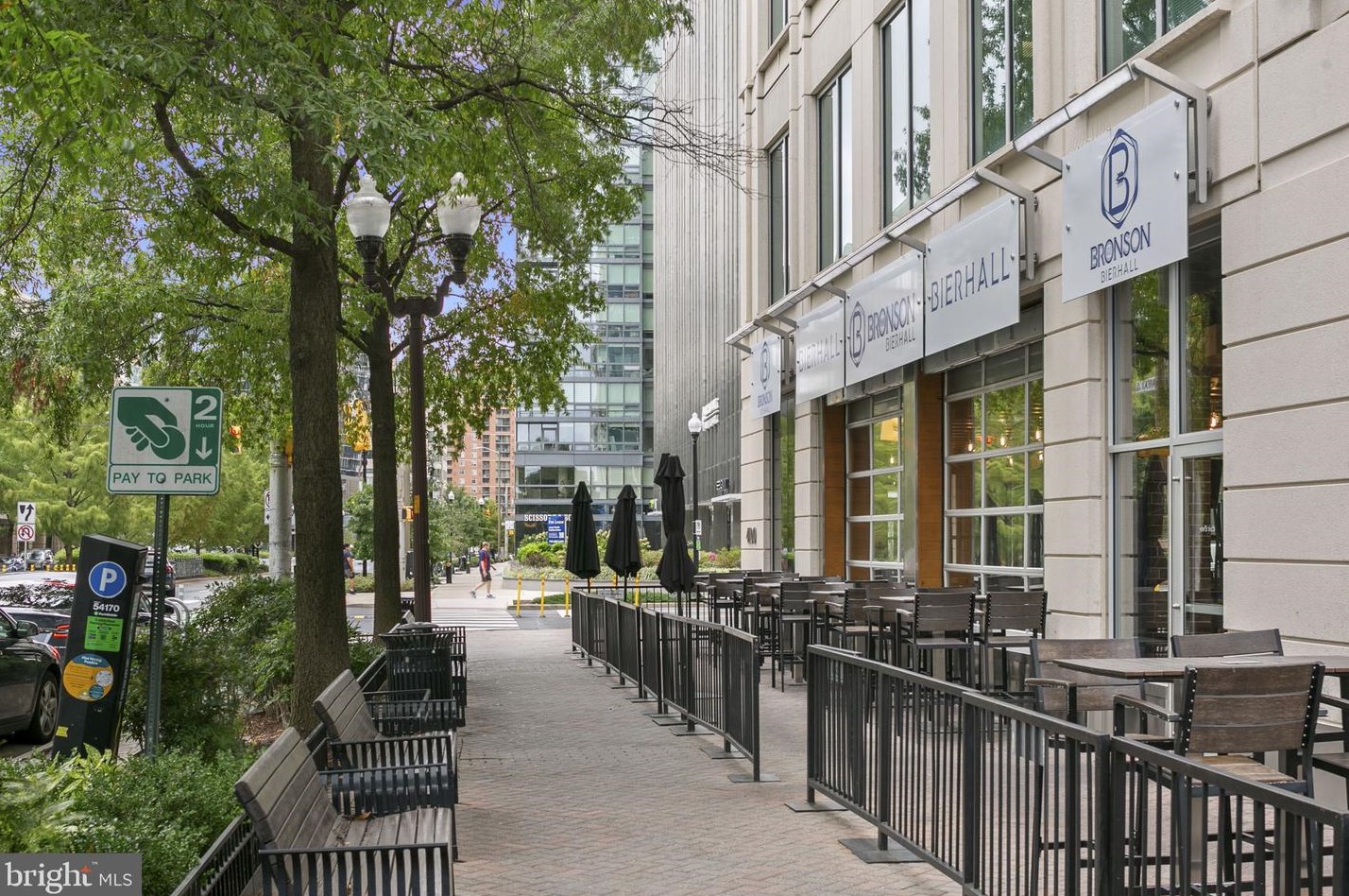 1001 Randolph St, Arlington VA  22201-5602 exterior