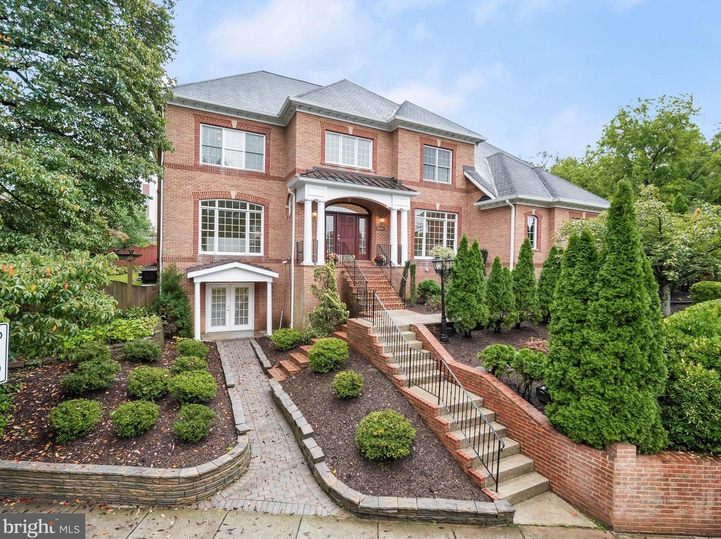 5242 Yorktown Blvd, Arlington, VA 22207-1707