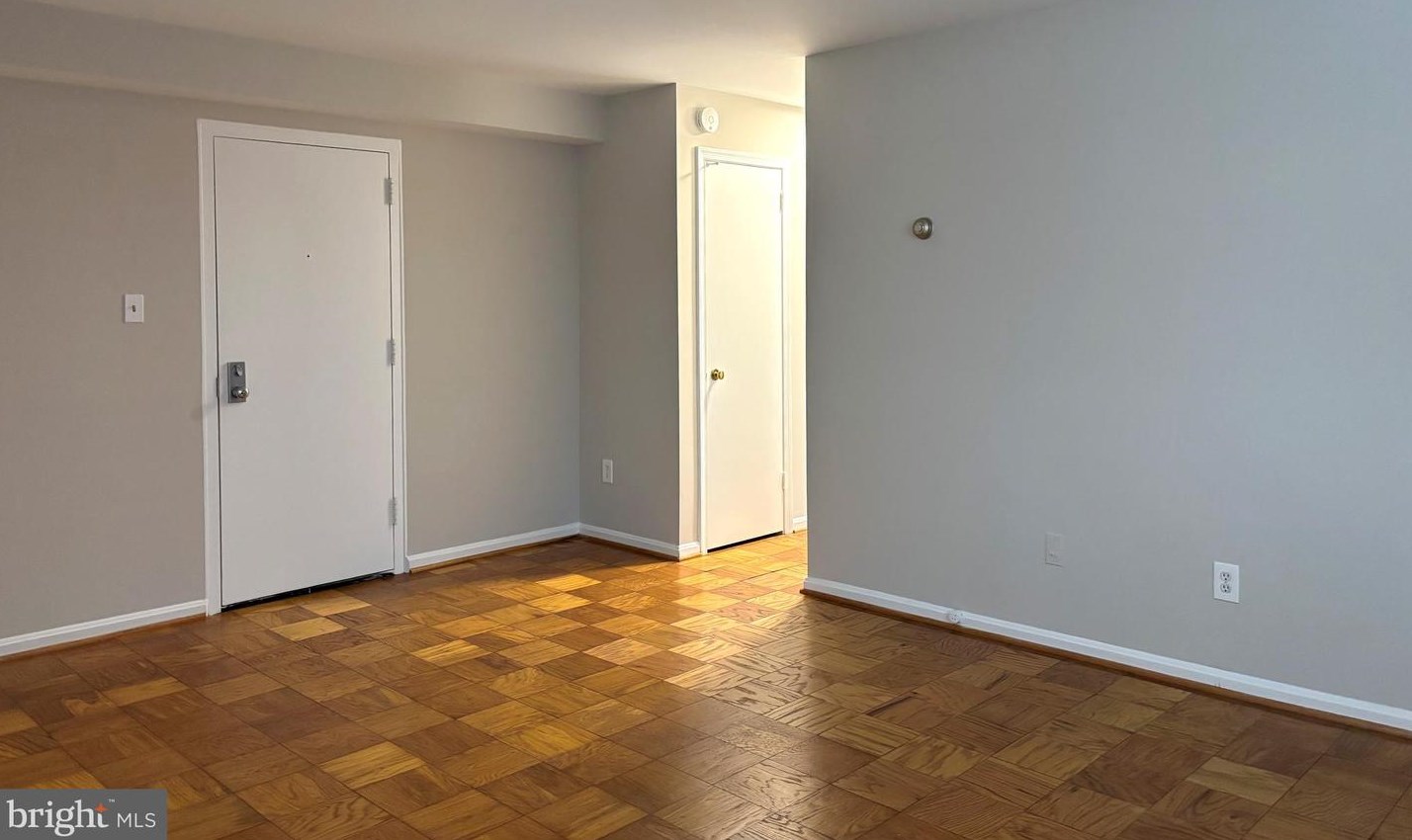 738 Wakefield St, Arlington, VA 22203-2039