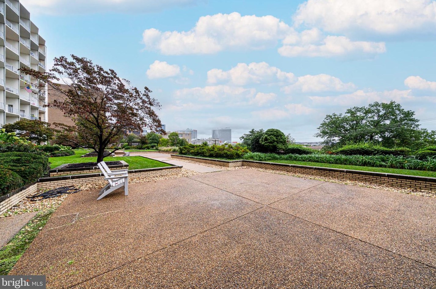 1200 Nash St, Arlington VA  22209-3616 exterior