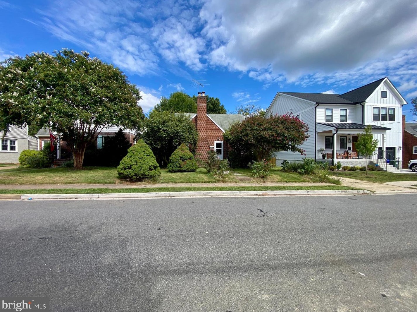 701 Emerson St, Arlington, VA 22203-1407