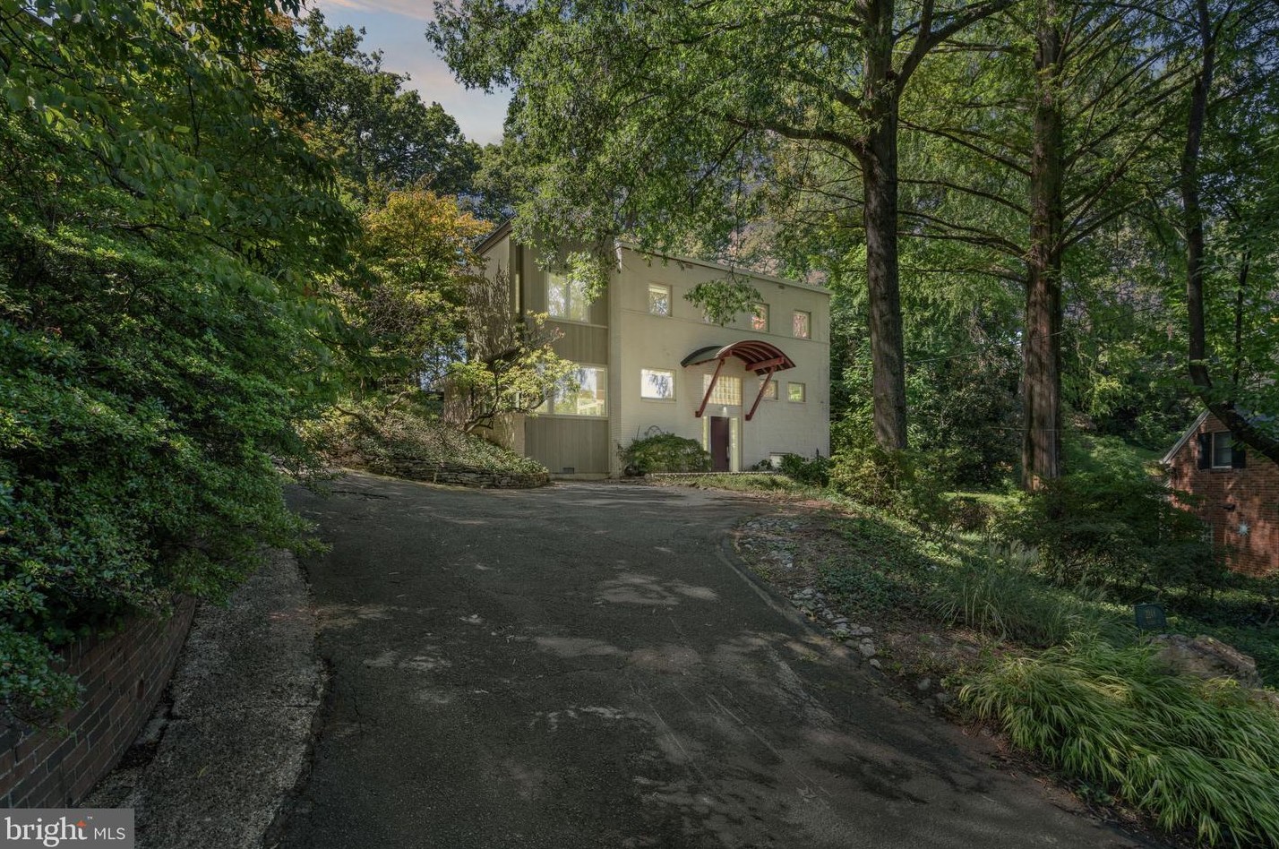 2248 Quebec St, Arlington VA 22207-5213 exterior