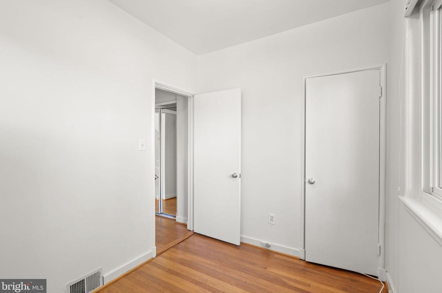 2248 Quebec St, Arlington VA 22207-5213 exterior