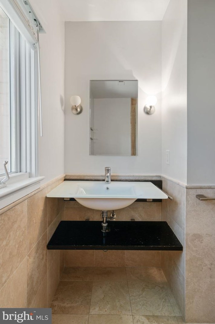 2248 Quebec St, Arlington VA 22207-5213 exterior