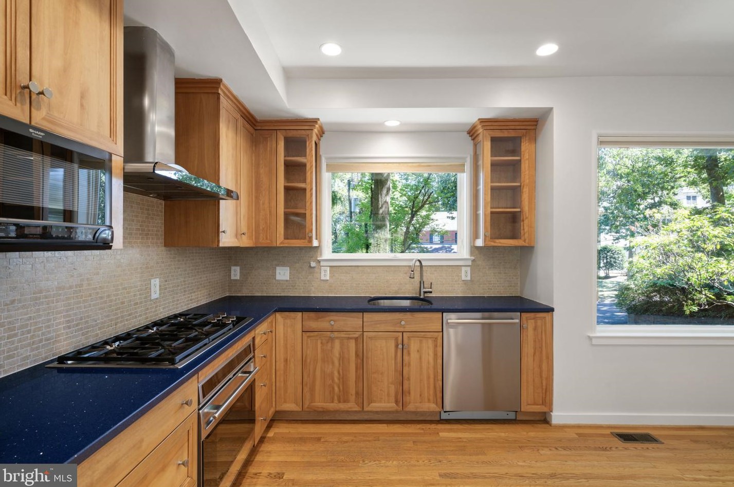 2248 Quebec St, Arlington VA 22207-5213 exterior