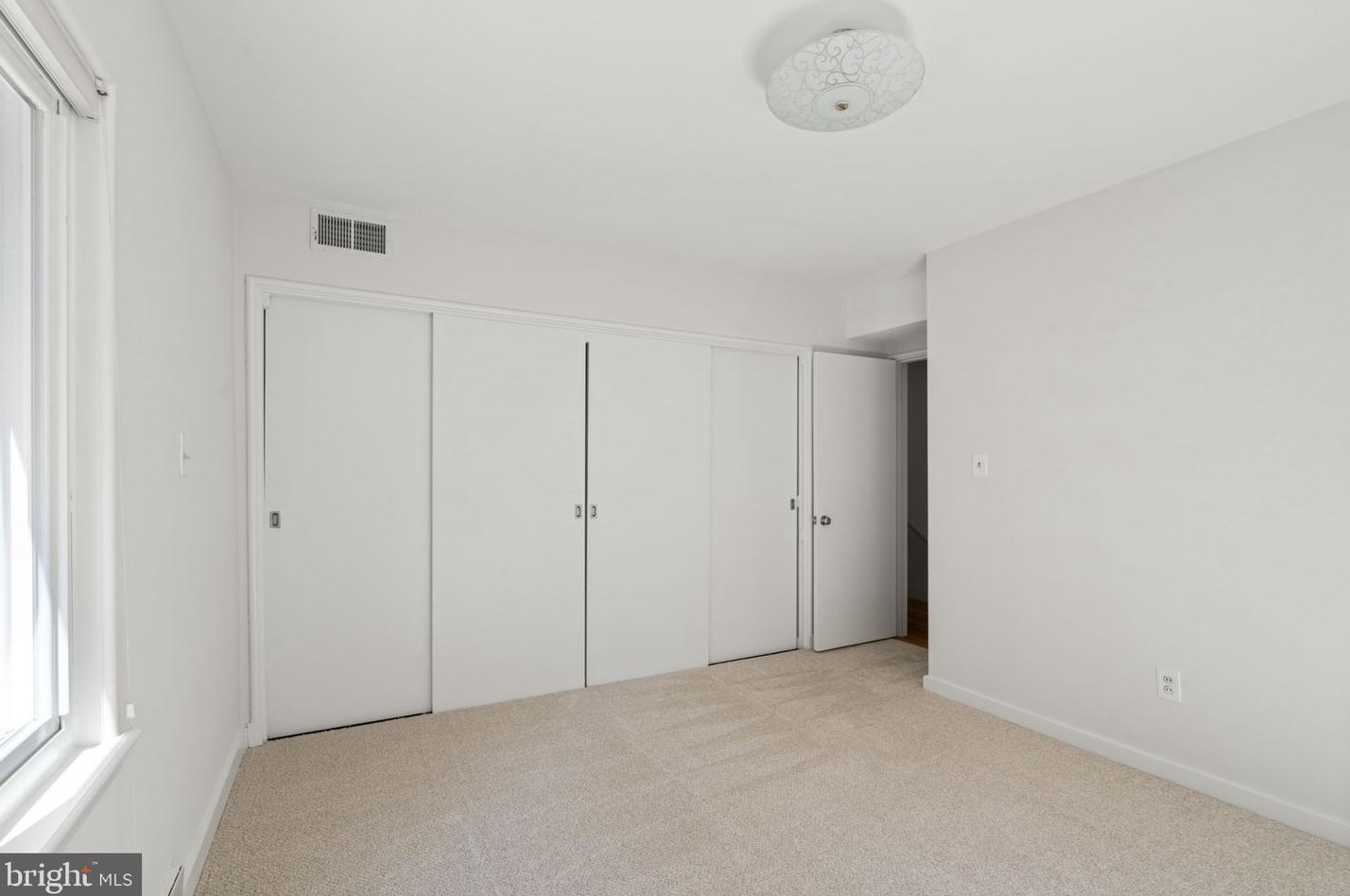 2248 Quebec St, Arlington VA 22207-5213 exterior