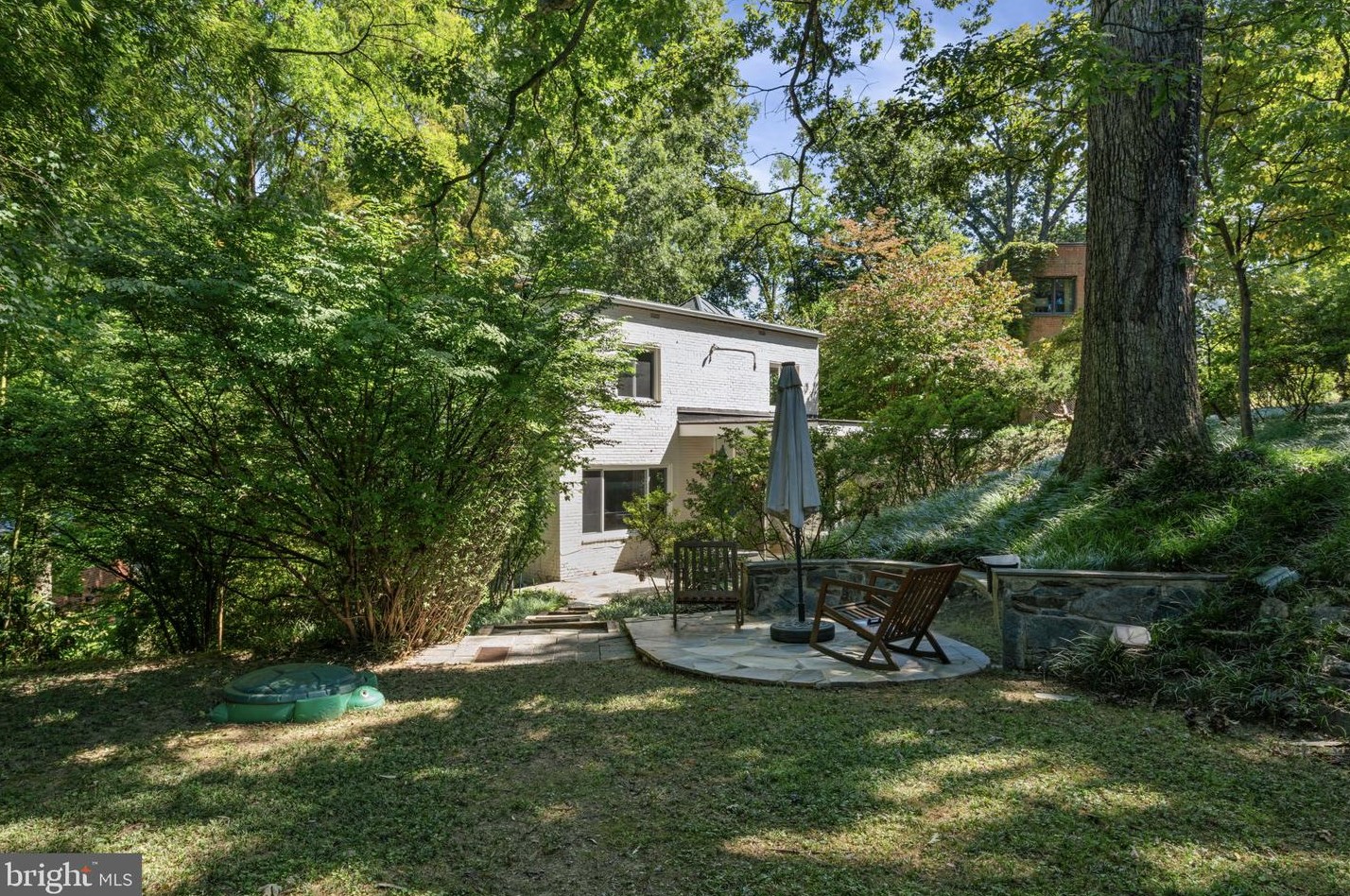 2248 Quebec St, Arlington VA 22207-5213 exterior