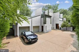 400 Chain Bridge, McLean, VA 22101 - Photo 2