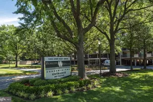 1300 Army Navy Dr, Arlington, VA 22202 - Photo 4