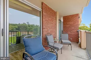 1300 Army Navy Dr S, Arlington, VA 22202 - Photo 16