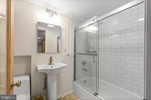 1233 S Oakcrest Rd, Arlington, VA 22202 - Photo 8