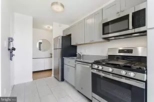 1301 S Arlington Ridge Rd, Arlington, VA 22202 - Photo 32